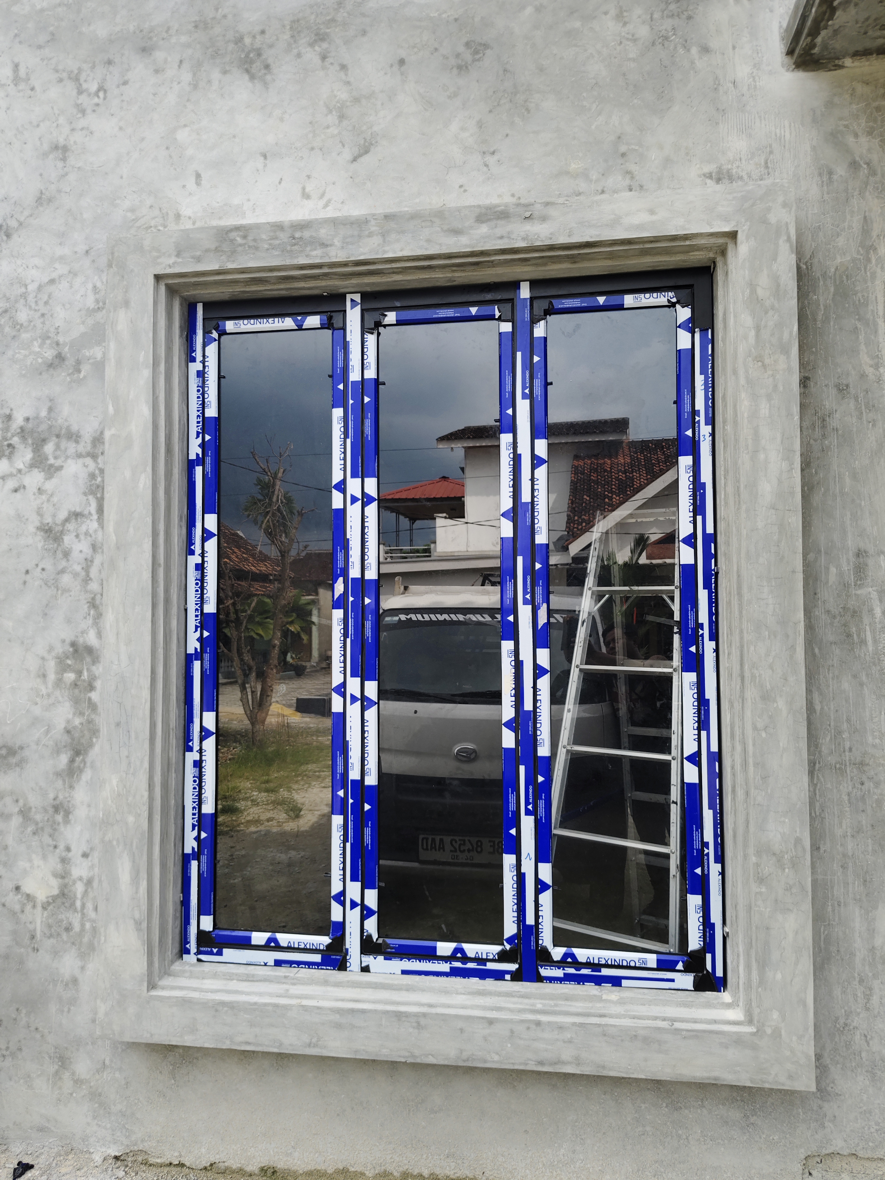 Jendela aluminium Alexindo terpasang